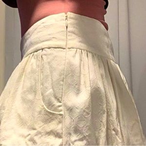 Express Design Studio Off-White Knee Length Skirt with Pockets